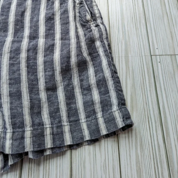 Christian Siriano Preppy Striped Linen Shorts in Blue and White Size Medium - Picture 2 of 7